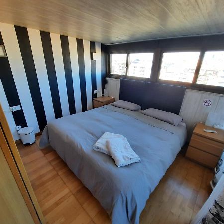 Habitacion Atico Muy Luminosa Con Bano Y Terraza Valencia Exteriör bild