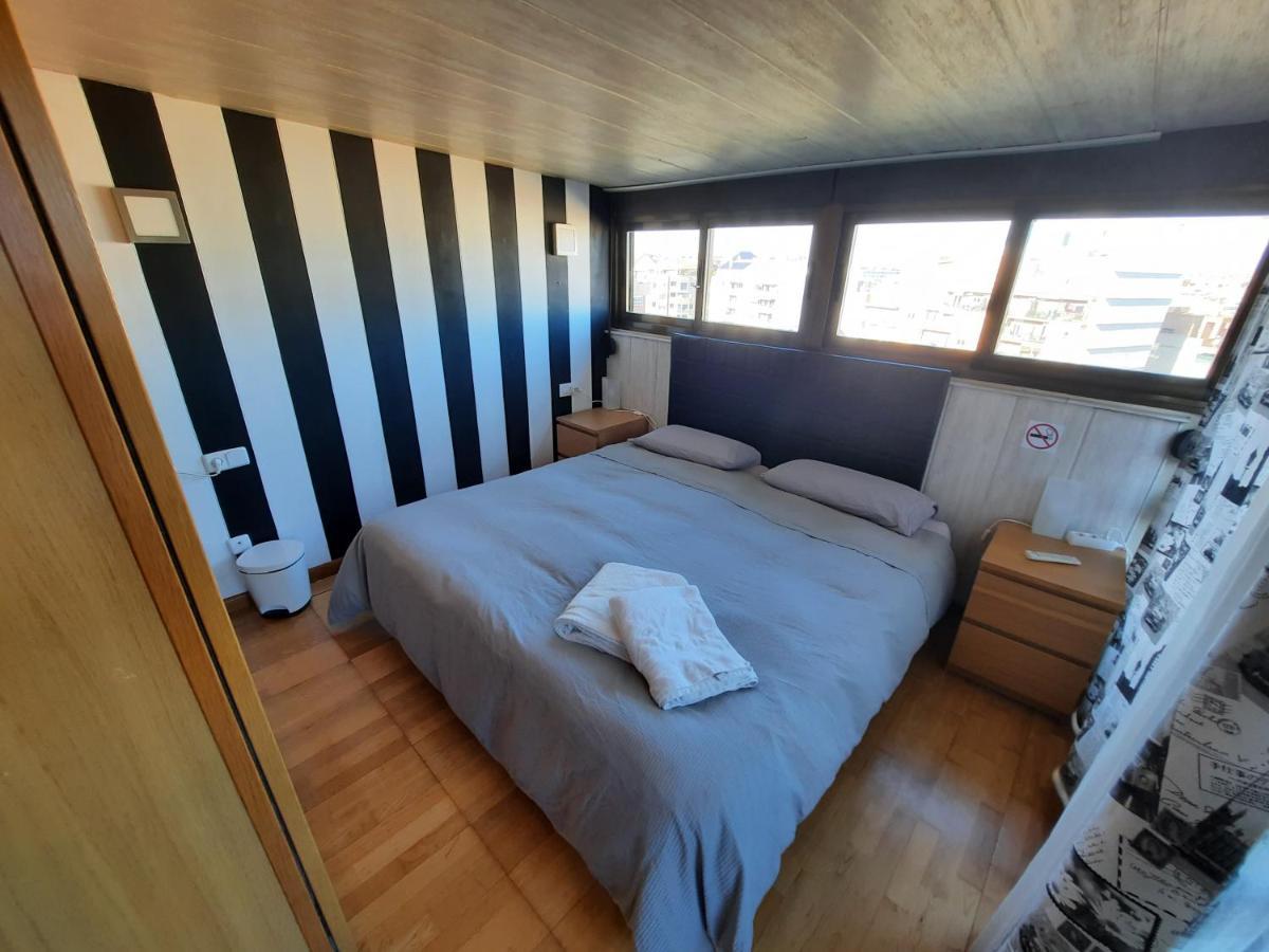 Habitacion Atico Muy Luminosa Con Bano Y Terraza Valencia Exteriör bild